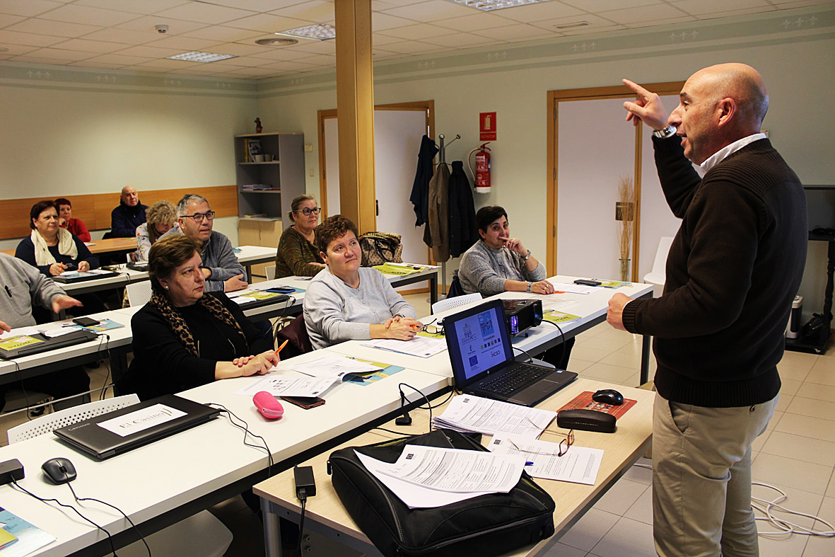 Los mayores torrijeños se forman en comunicación digital