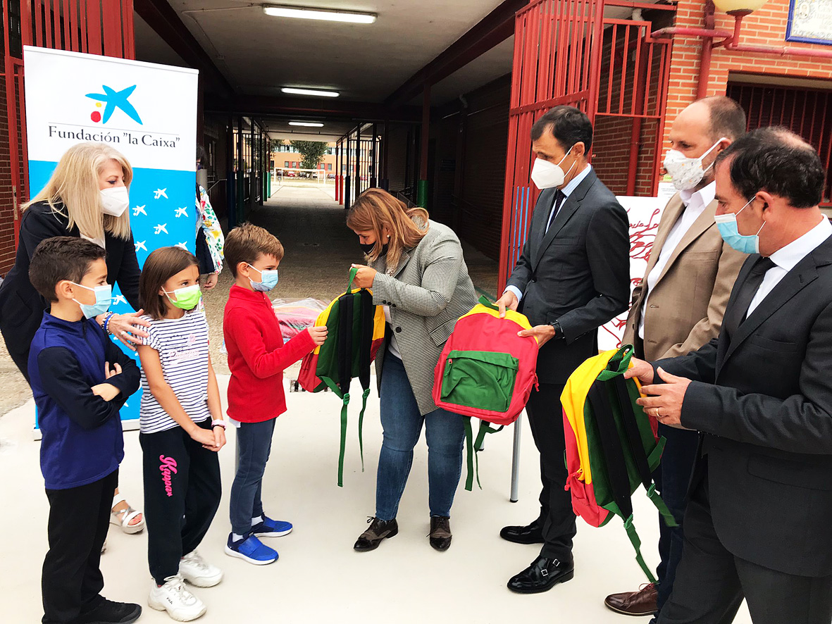 Visita institucional a las mejoras de colegios barriales de Talavera de la Reina  