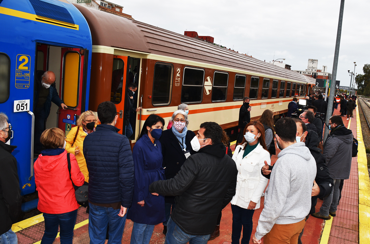 Llegan turistas a Talavera en el Tren Hist&oacute;rico