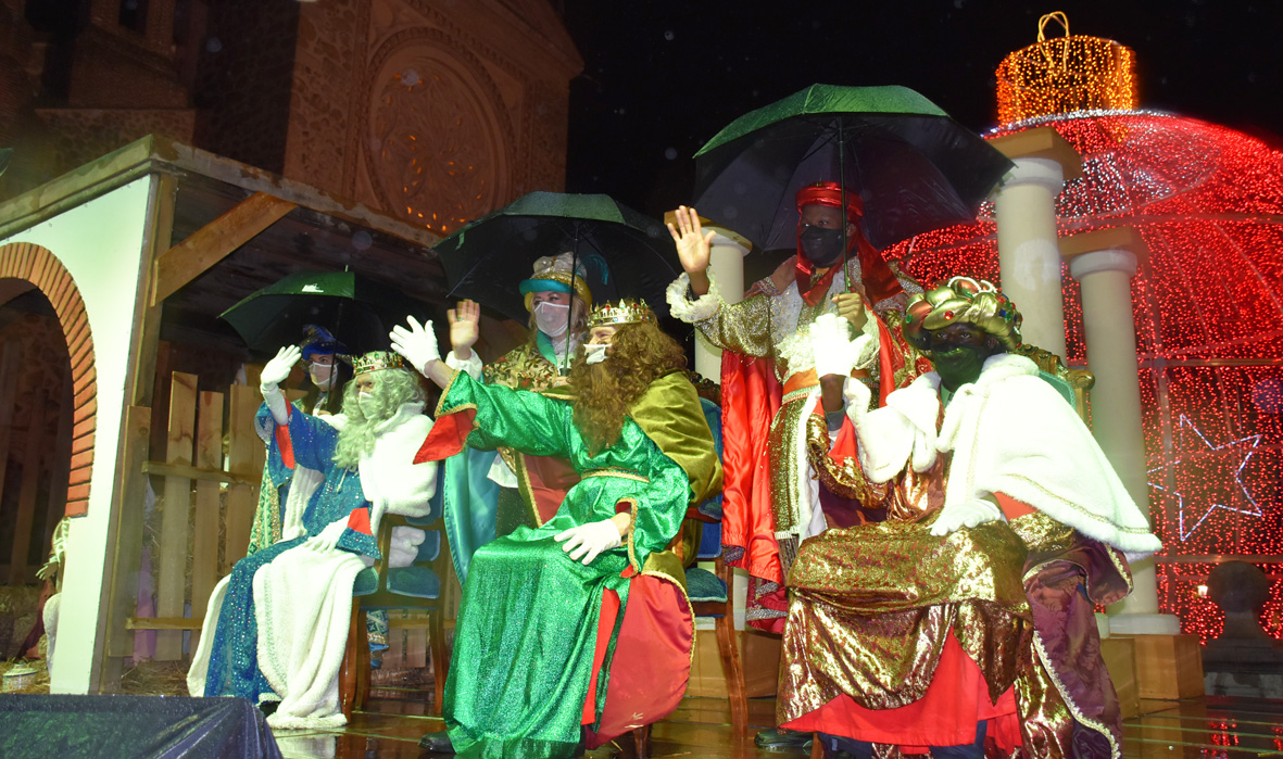 La lluvia no impidi&oacute; que los Reyes Magos pasen por Talavera