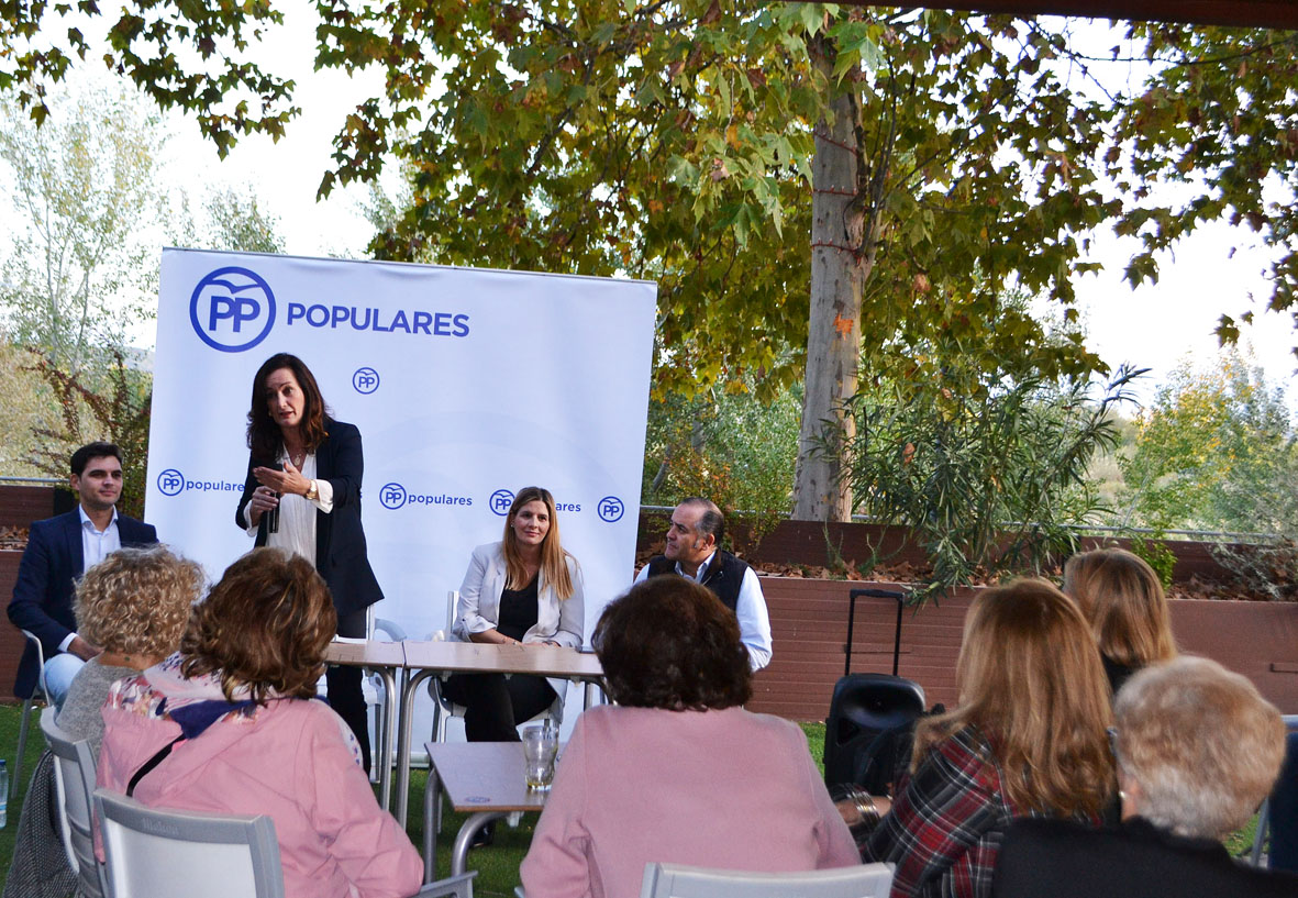 El café-coloquio que realiza el Partido Popular pasó por Talavera Editorial