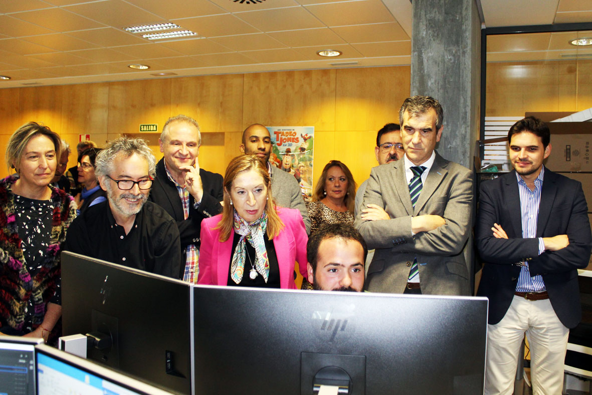 Ana Pastor visita junto a Santiago Serrano los Estudios de Pedro Solís en Guadalajara Editorial