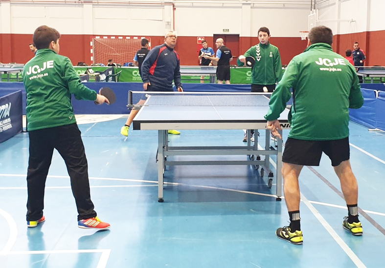 Torrijos congrega un centenar de jugadores en la liga supermanchega de Tenis de Mesa 