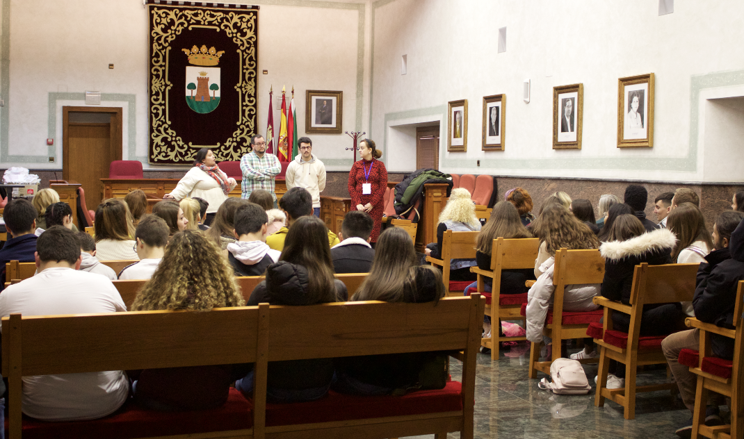 Alumnos de Erasmus pasaron por el Ayuntamiento de Torrijos Editorial