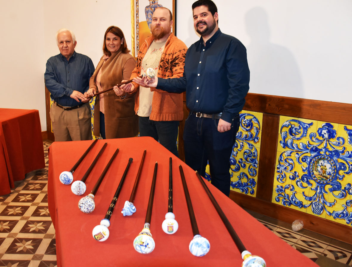 Gustavo del Pino de Talavera ha elaborado el sello del bastón de mando para las Mondas Editorial
