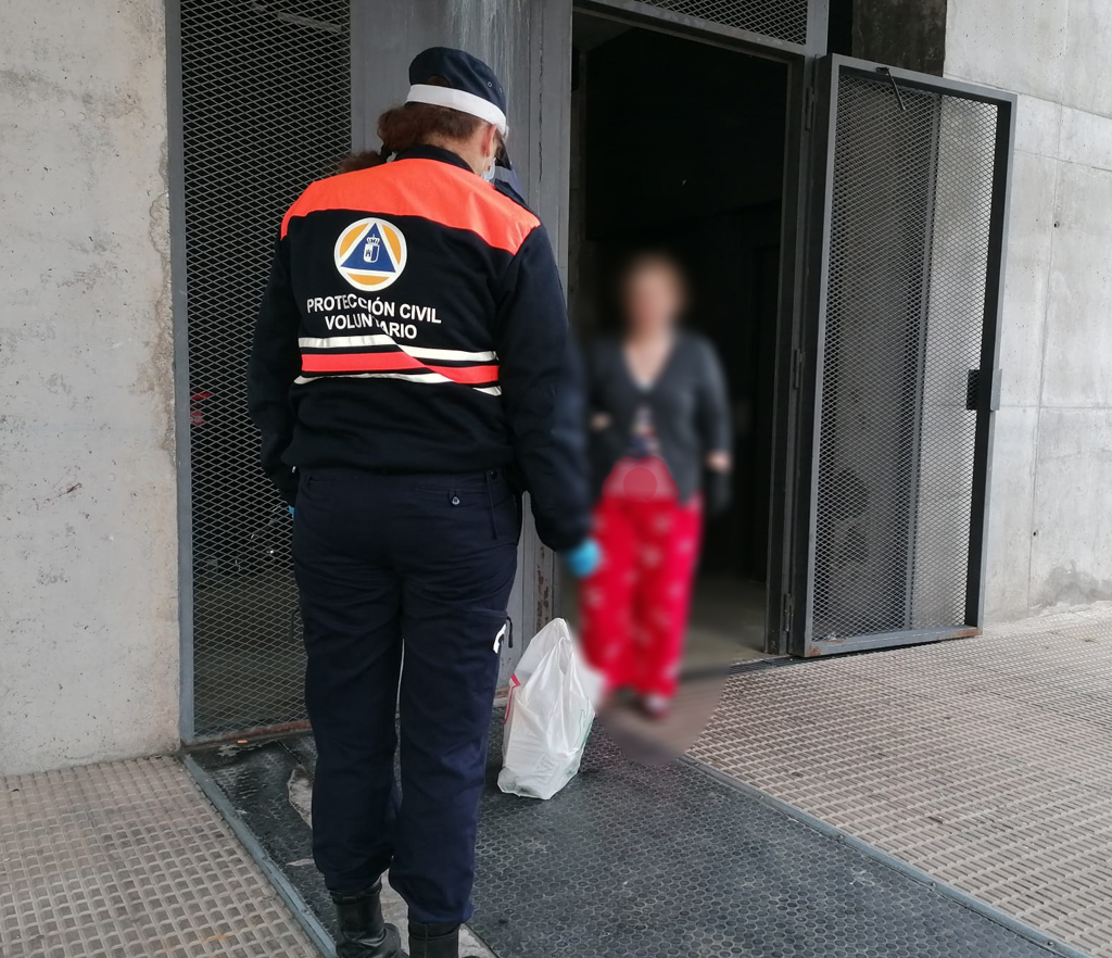 El ayuntamiento de Talavera reparte alimentos con Bomberos y Protección Civil Editorial