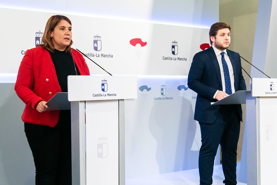 La primera edil talaverana se reúne con la dirección de Adif Editorial