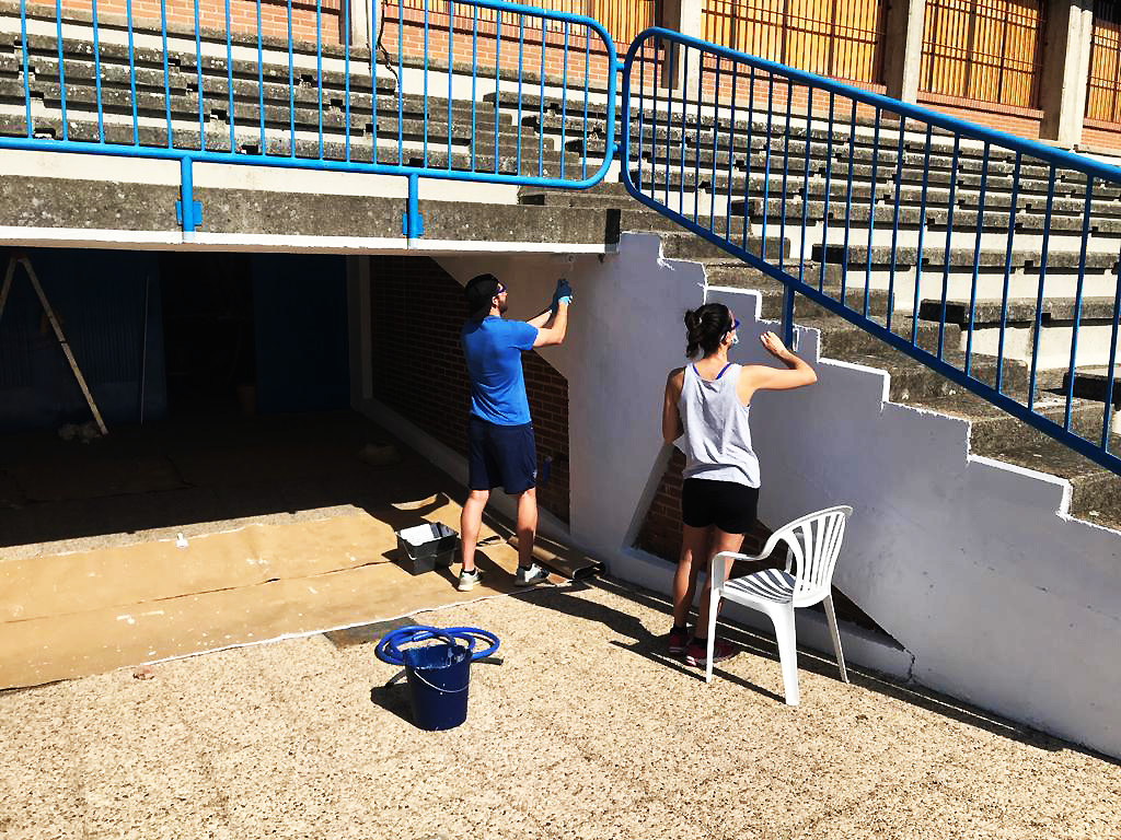 Talavera trata de acondicionar las piscinas para garantizar el uso adecuado de las mismas