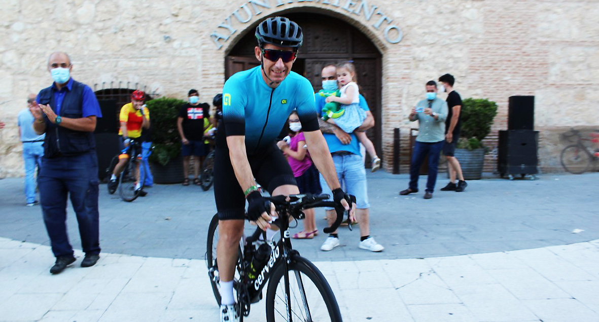 Adolfo Sánchez une Torrijos-Aspe pedaleando por una causa solidaria
