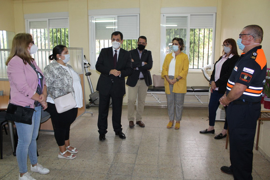 El delegado de la Junta en Toledo visita el Centro de Protección Civil de Torrijos