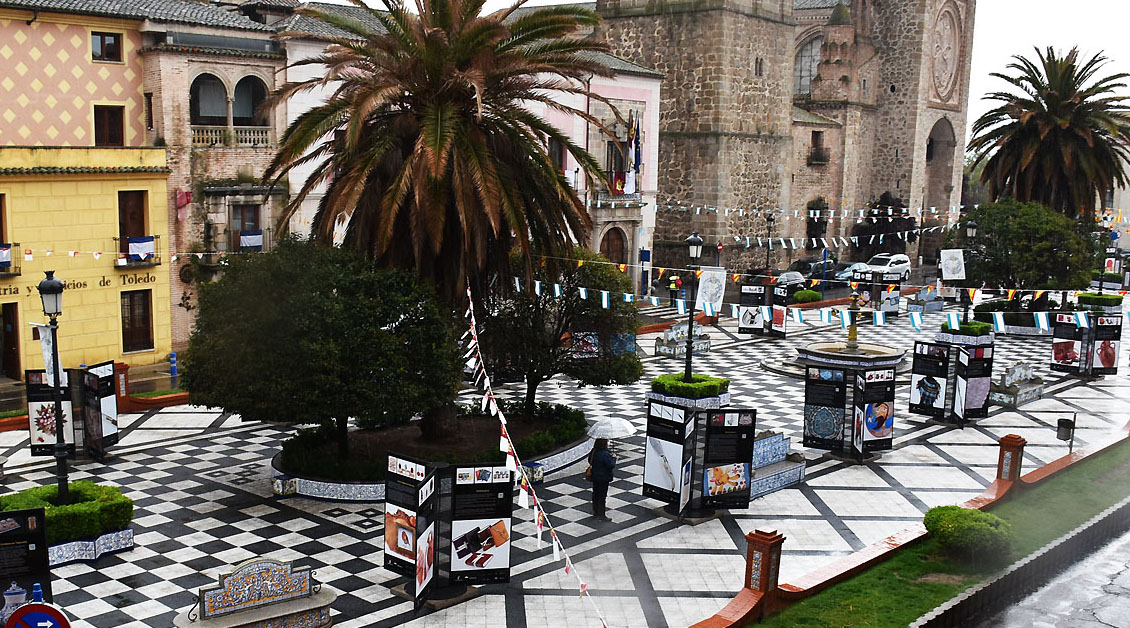 La Plaza del Pan alberga la exposición del Paseo de los Artesanos 
