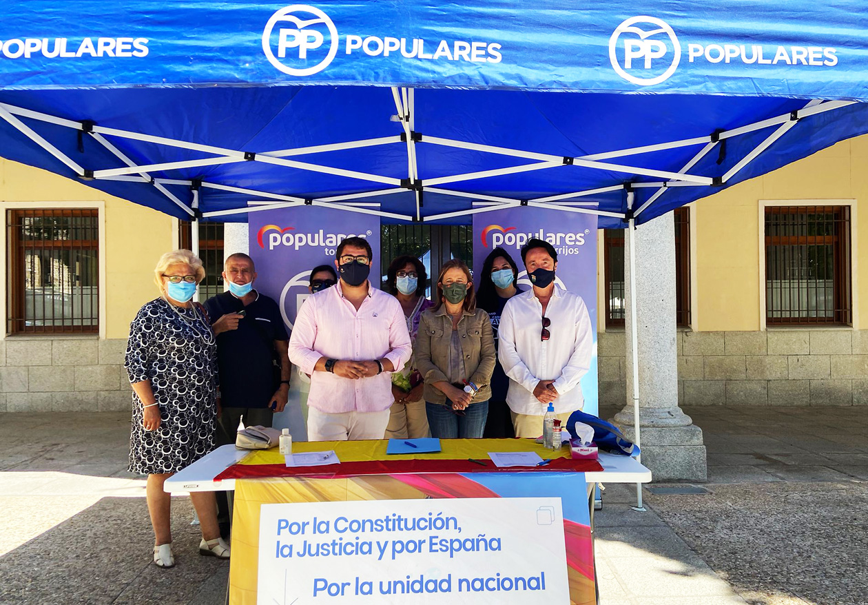 Los Populares de Torrijos se movilizan con una mesa de firmas ante los indultos de S&aacute;nchez