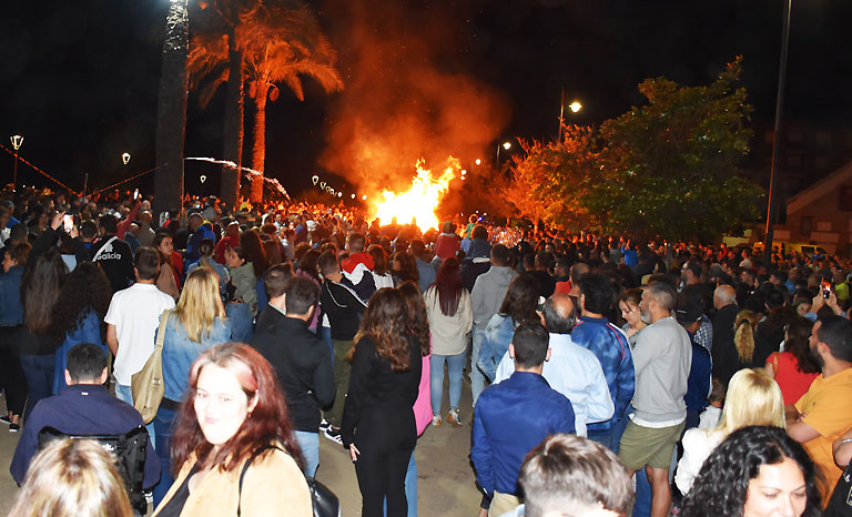 Con un sentido pregón de Josete Flores regresa la talaverana noche de San Juan